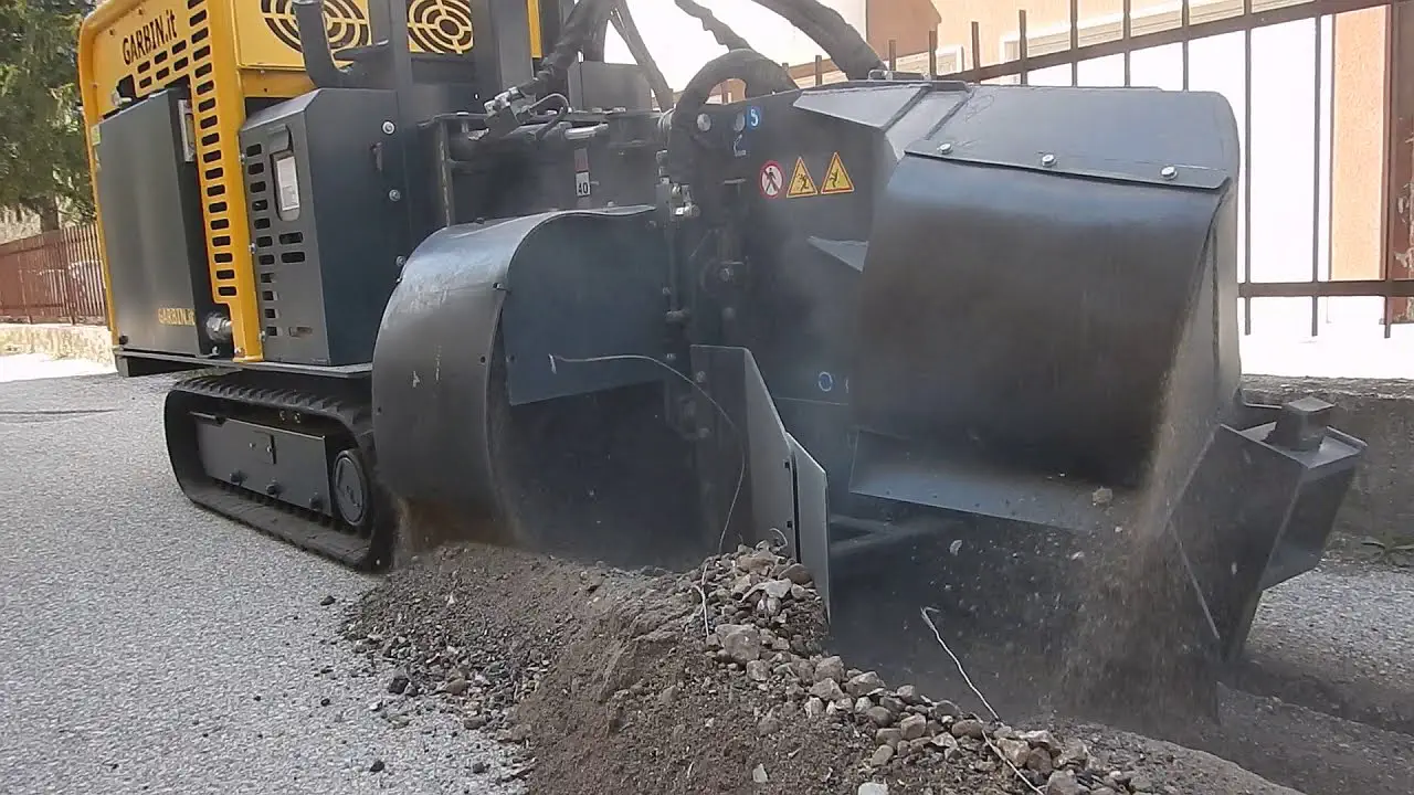 Rýhovač MakBrent s velkým řezným kolem